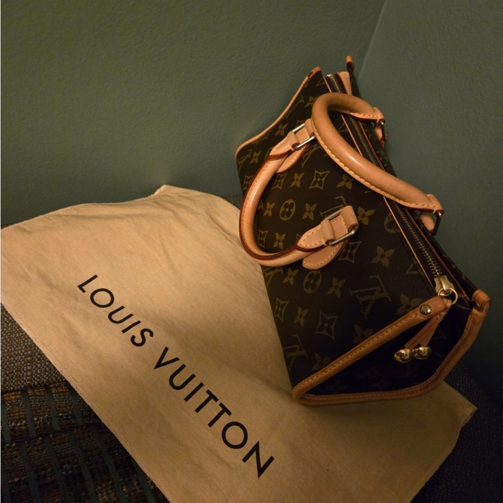 Louis Vuitton Brown Monogram HandbaV BAG FOR SELL